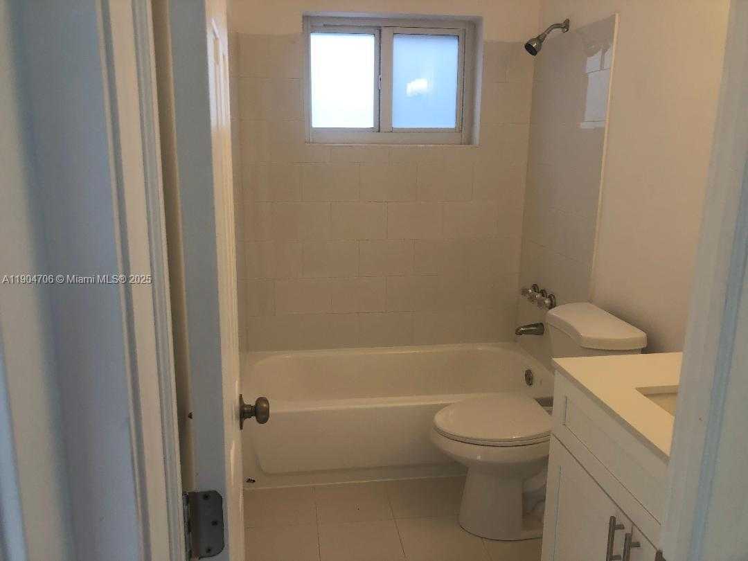 Small Image of 2650 SOUTH WEST 96TH AVE, Miami Number 18