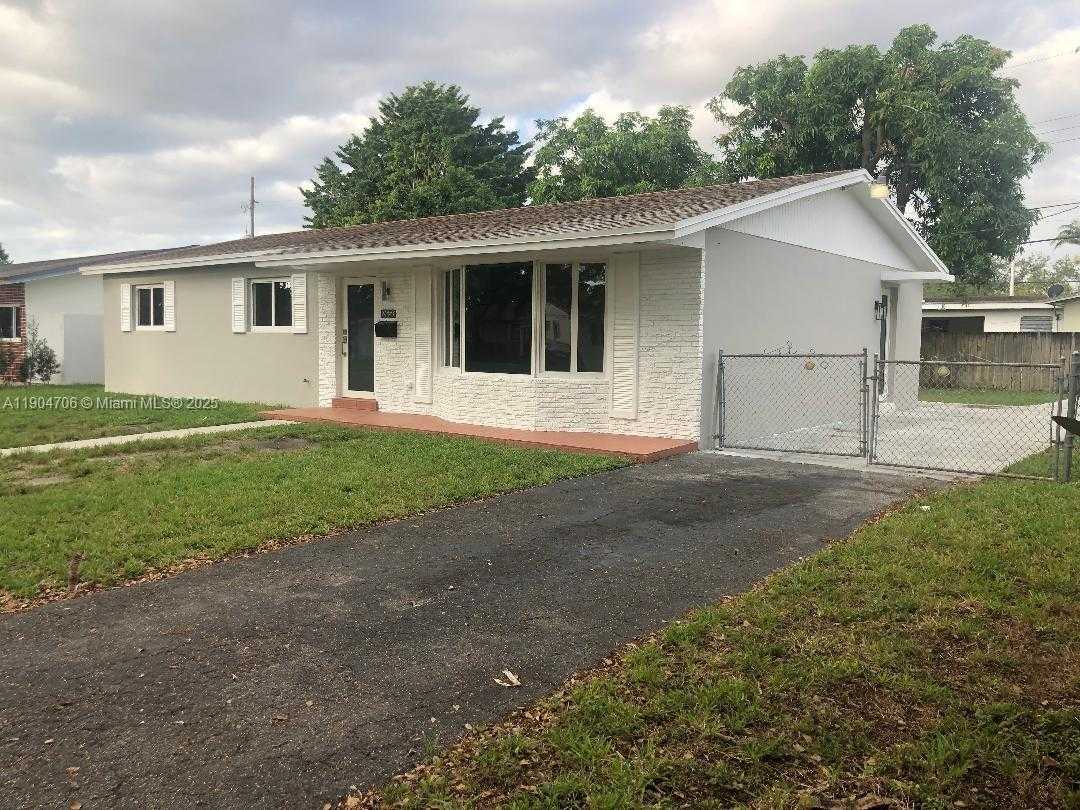 Small Image of 2650 SOUTH WEST 96TH AVE, Miami Number 2