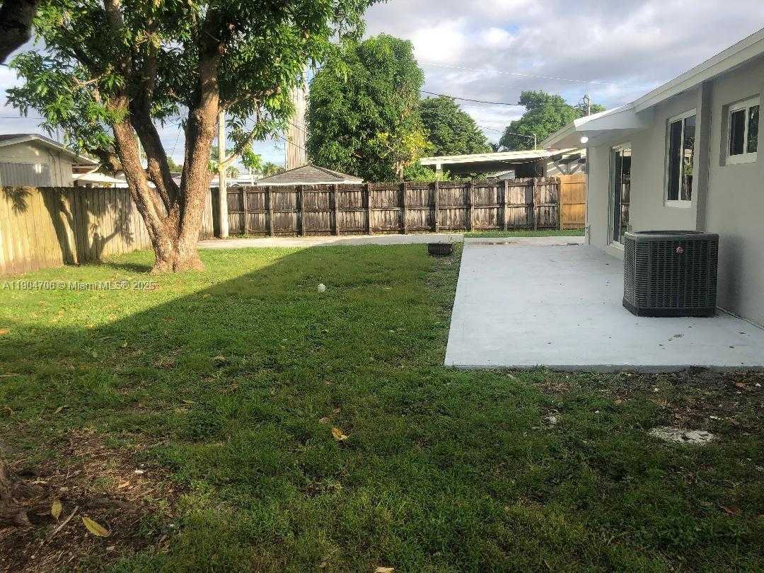 Small Image of 2650 SOUTH WEST 96TH AVE, Miami Number 25