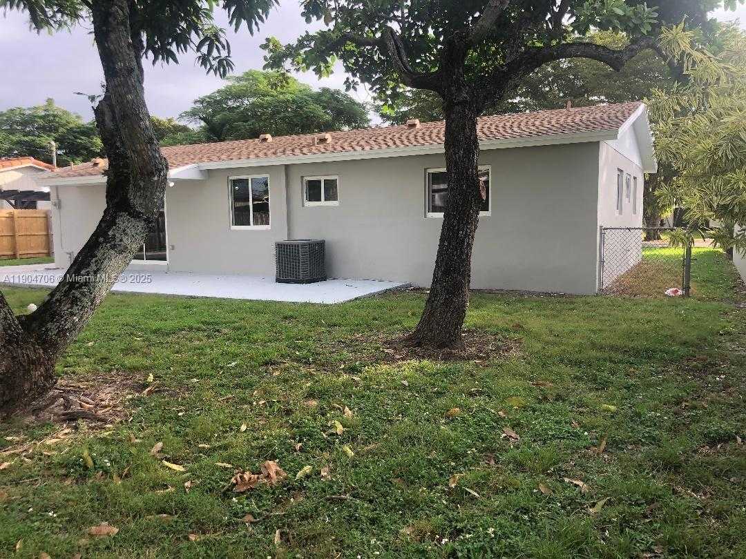 Small Image of 2650 SOUTH WEST 96TH AVE, Miami Number 27