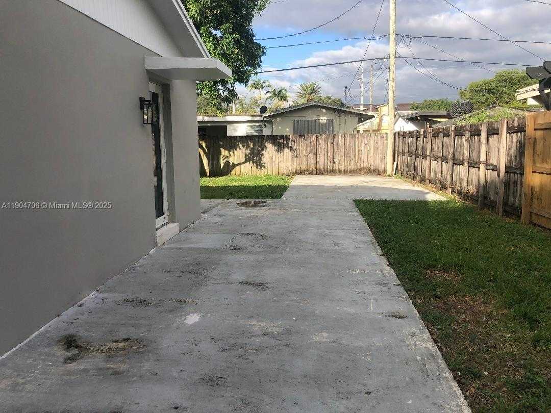 Small Image of 2650 SOUTH WEST 96TH AVE, Miami Number 28
