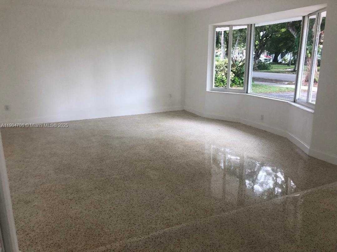 Small Image of 2650 SOUTH WEST 96TH AVE, Miami Number 6