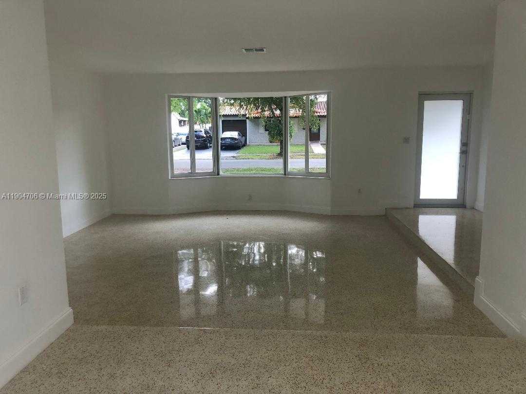 Small Image of 2650 SOUTH WEST 96TH AVE, Miami Number 7