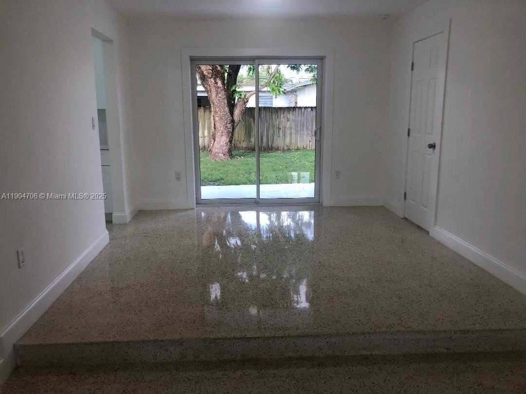 Small Image of 2650 SOUTH WEST 96TH AVE, Miami Number 8