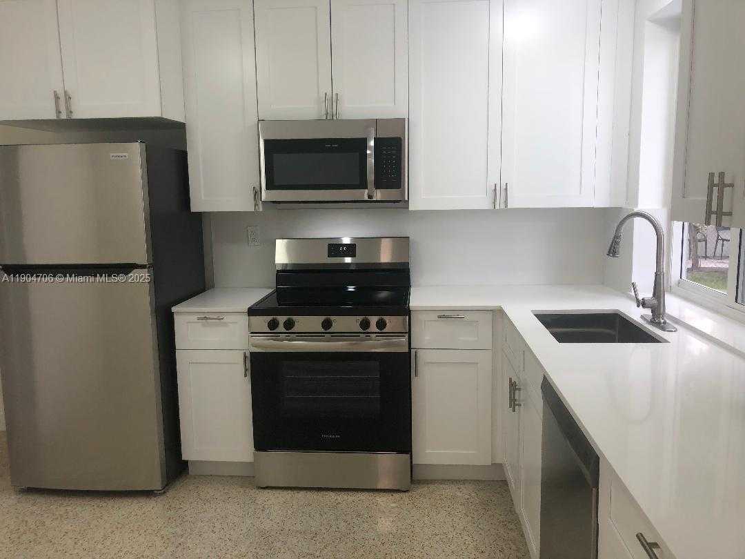 Small Image of 2650 SOUTH WEST 96TH AVE, Miami Number 9