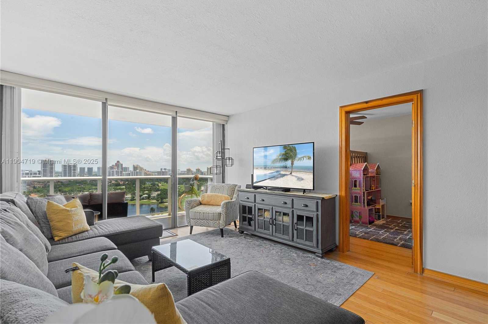 Small Image of 3675 NORTH COUNTRY CLUB DR #2404, Aventura Number 21