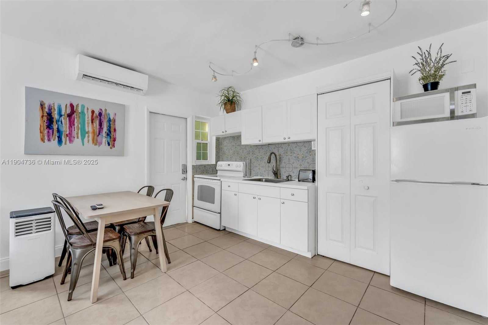 Small Image of 1639 HAYES ST #1, Hollywood Number 1