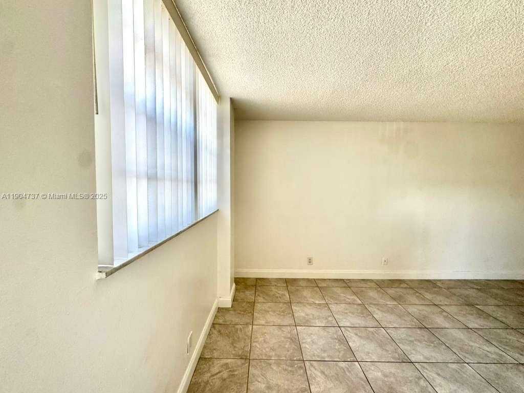 Small Image of 2903 NORTH MIAMI BEACH BLVD #203, North Miami Beach Number 3