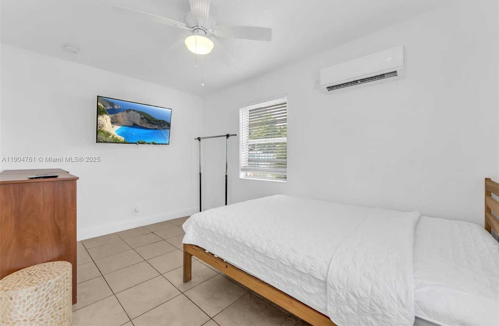 Small Image of 1639 HAYES ST #2, Hollywood Number 7