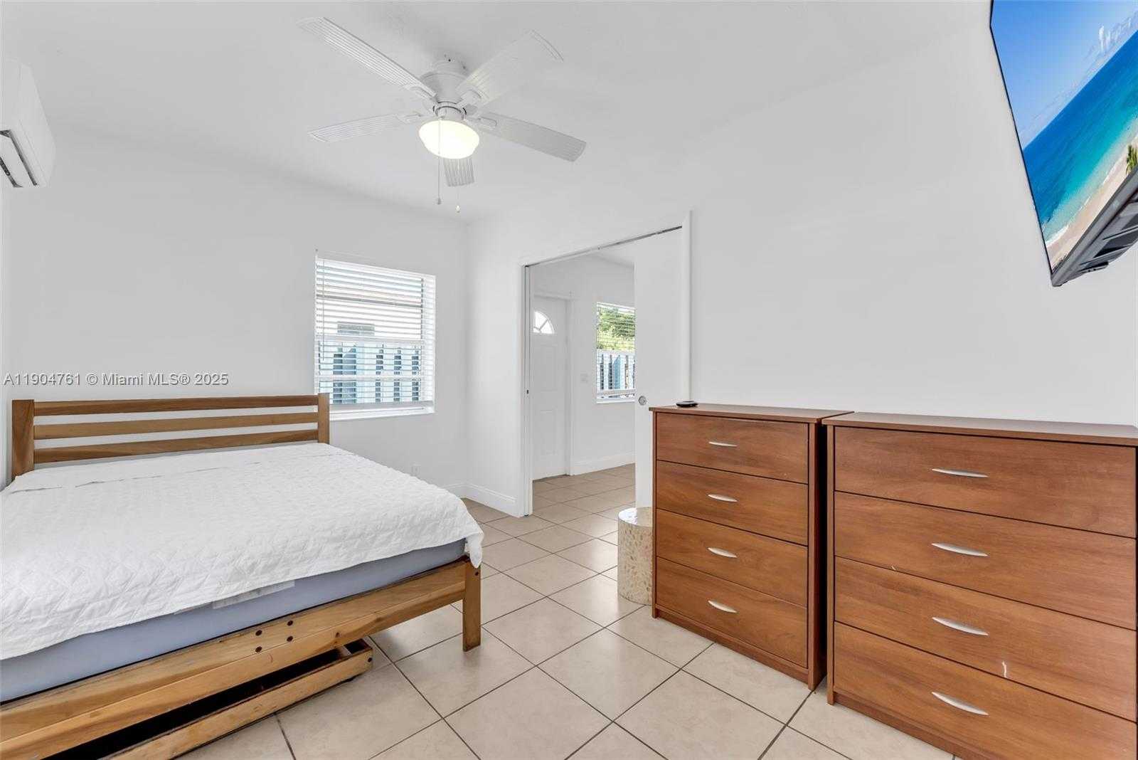 Small Image of 1639 HAYES ST #2, Hollywood Number 8