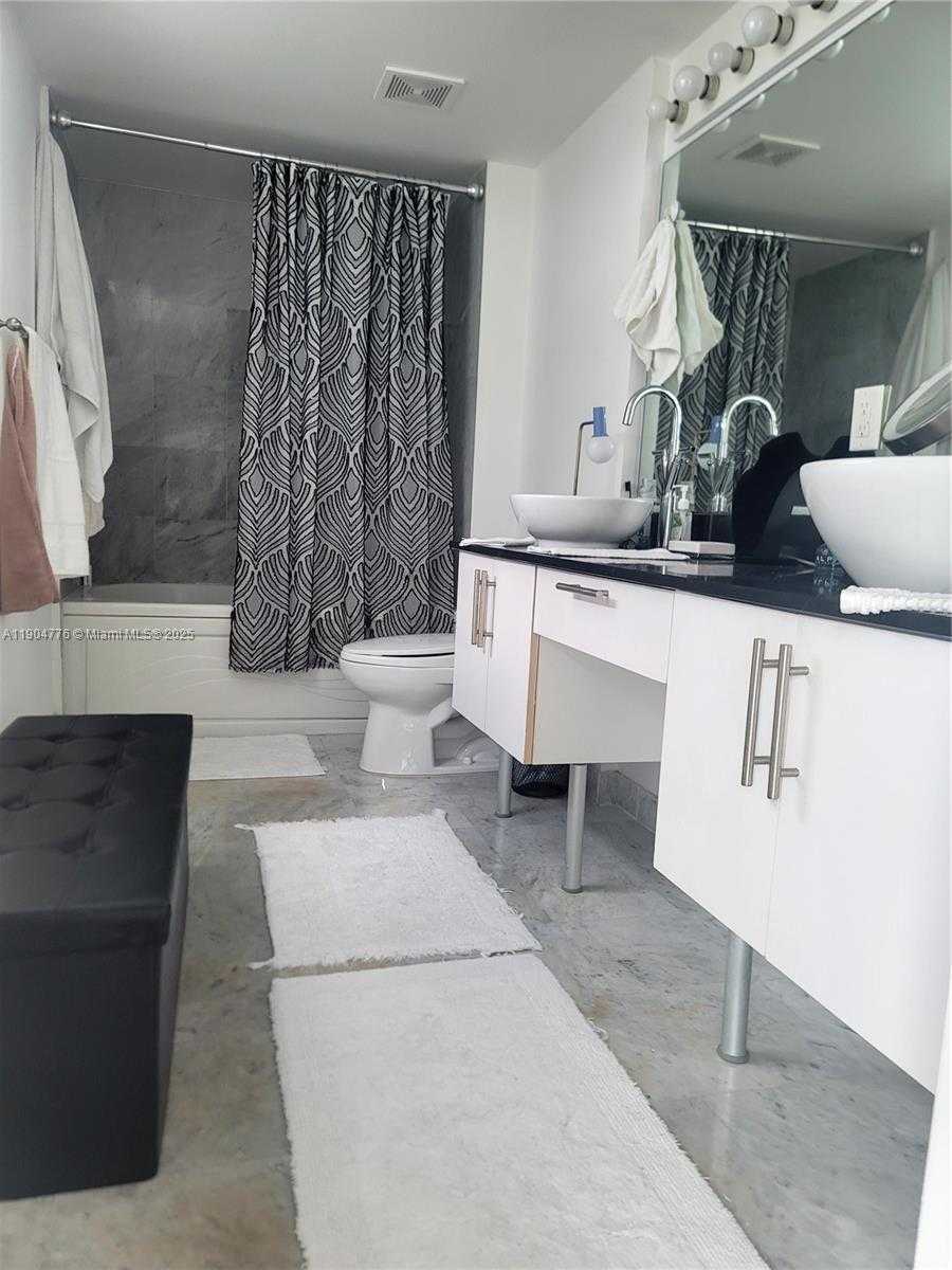 Small Image of 31 SOUTH EAST 5TH ST #1402, Miami Number 4