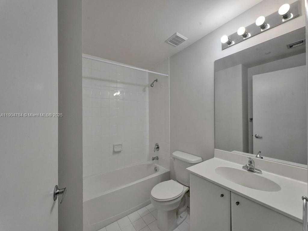 Small Image of 2475 BRICKELL AVE #2006, Miami Number 16