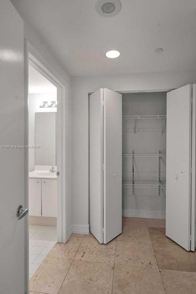 Small Image of 2475 BRICKELL AVE #2006, Miami Number 22