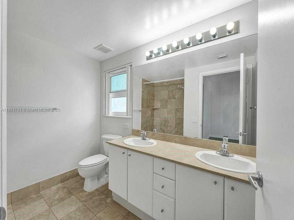 Small Image of 2475 BRICKELL AVE #2006, Miami Number 27