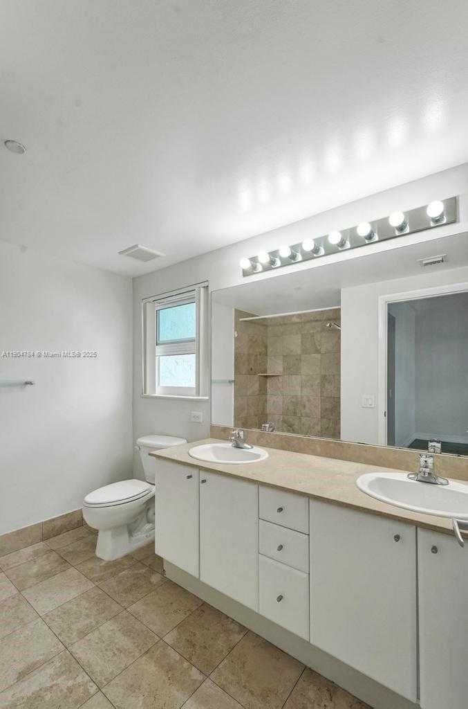 Small Image of 2475 BRICKELL AVE #2006, Miami Number 28