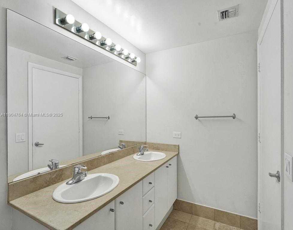 Small Image of 2475 BRICKELL AVE #2006, Miami Number 29