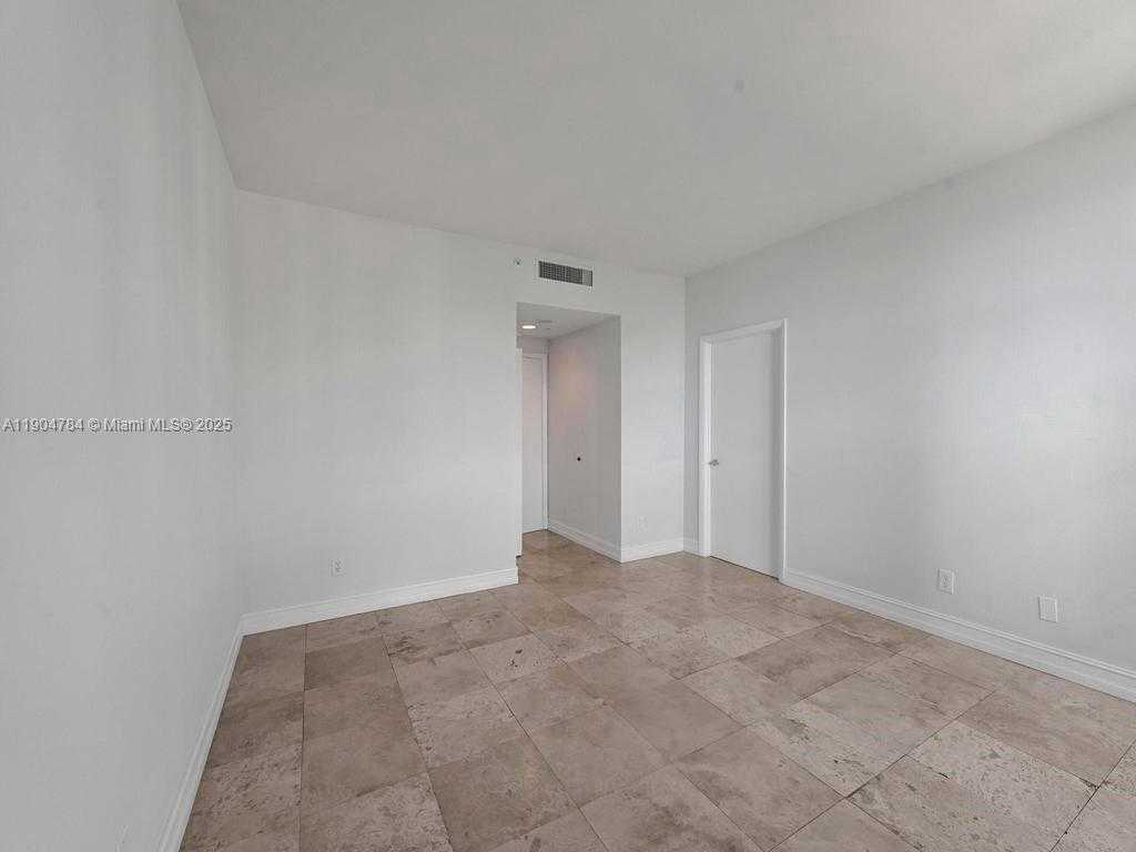 Small Image of 2475 BRICKELL AVE #2006, Miami Number 31