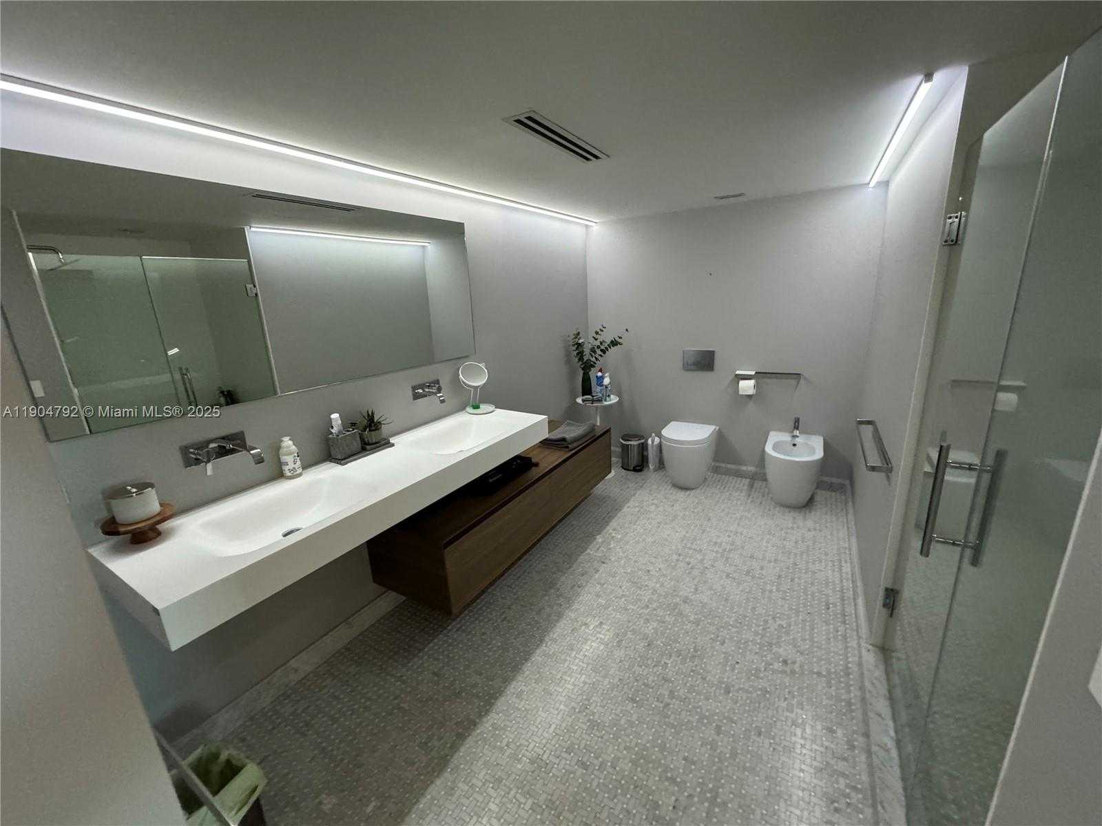 Small Image of 1121 CRANDON BLVD #D608, Key Biscayne Number 14