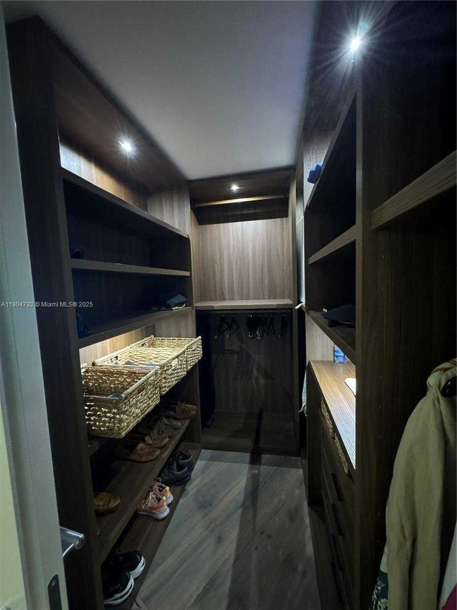 Small Image of 1121 CRANDON BLVD #D608, Key Biscayne Number 15