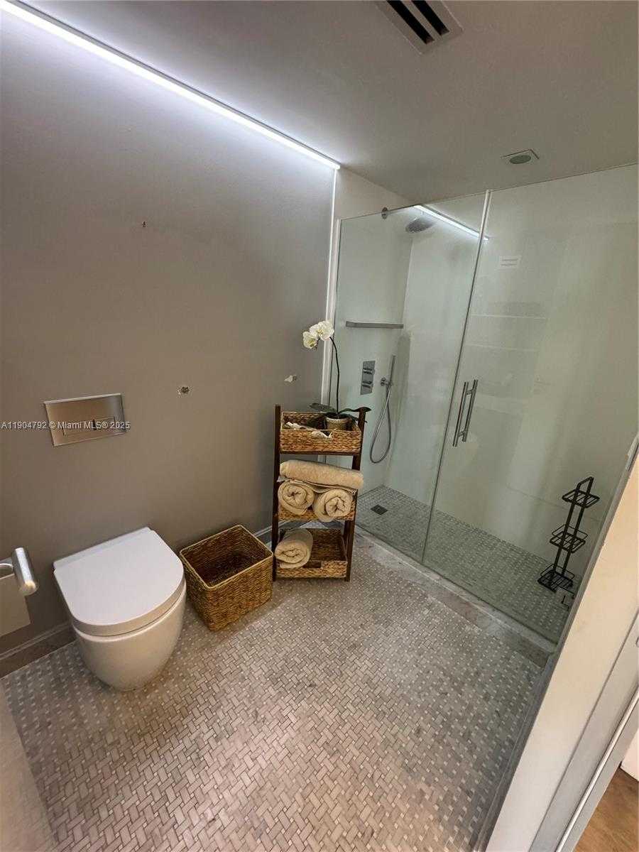 Small Image of 1121 CRANDON BLVD #D608, Key Biscayne Number 17