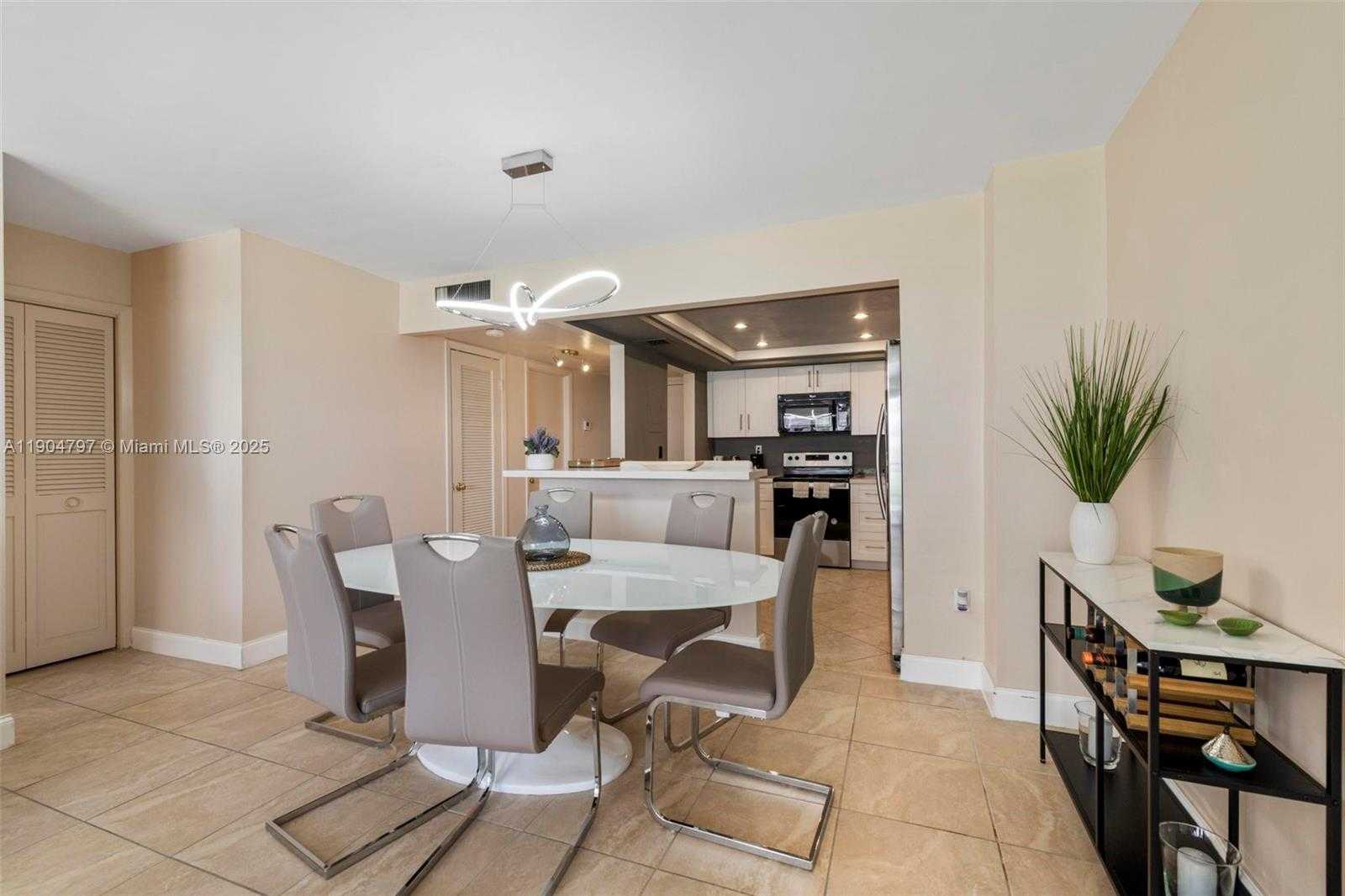 Small Image of 18061 BISCAYNE BLVD #303, Aventura Number 11