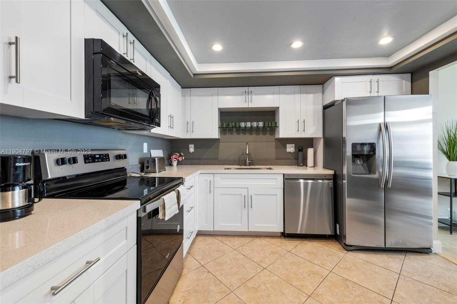 Small Image of 18061 BISCAYNE BLVD #303, Aventura Number 16