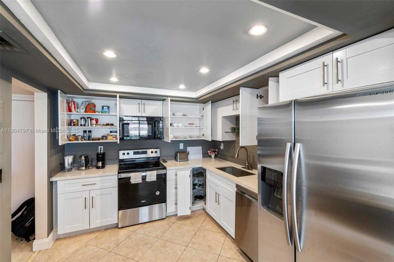 Small Image of 18061 BISCAYNE BLVD #303, Aventura Number 18