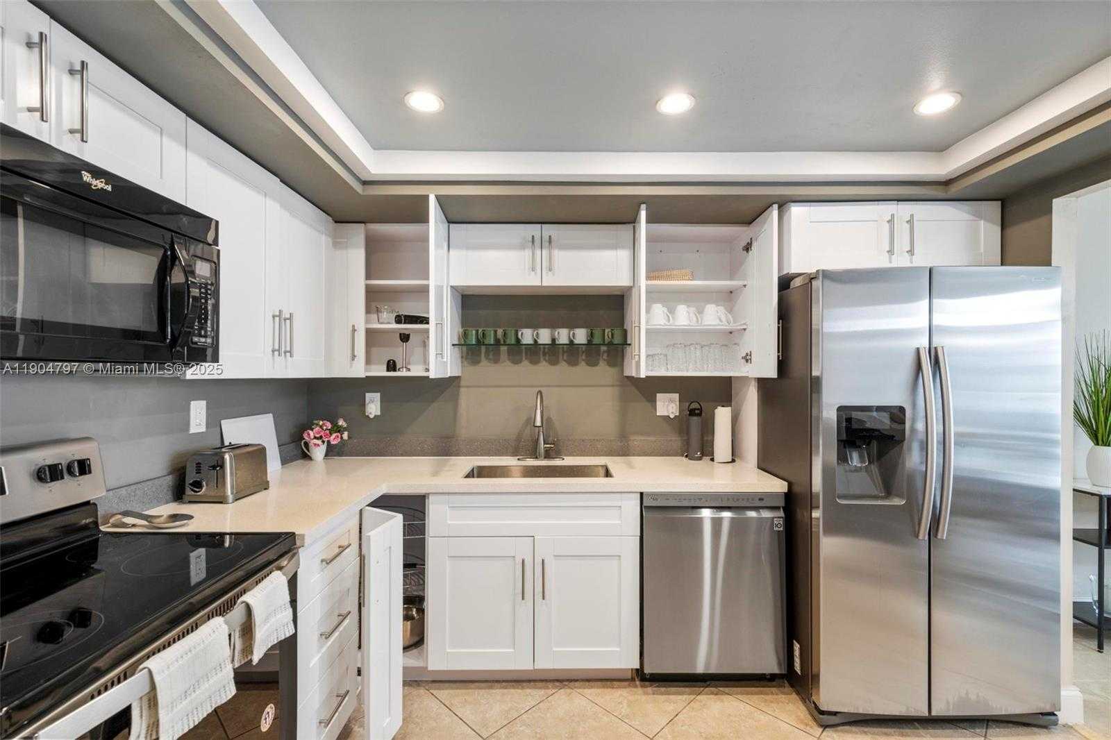 Small Image of 18061 BISCAYNE BLVD #303, Aventura Number 19