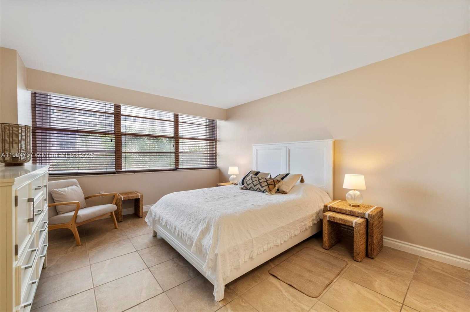 Small Image of 18061 BISCAYNE BLVD #303, Aventura Number 20