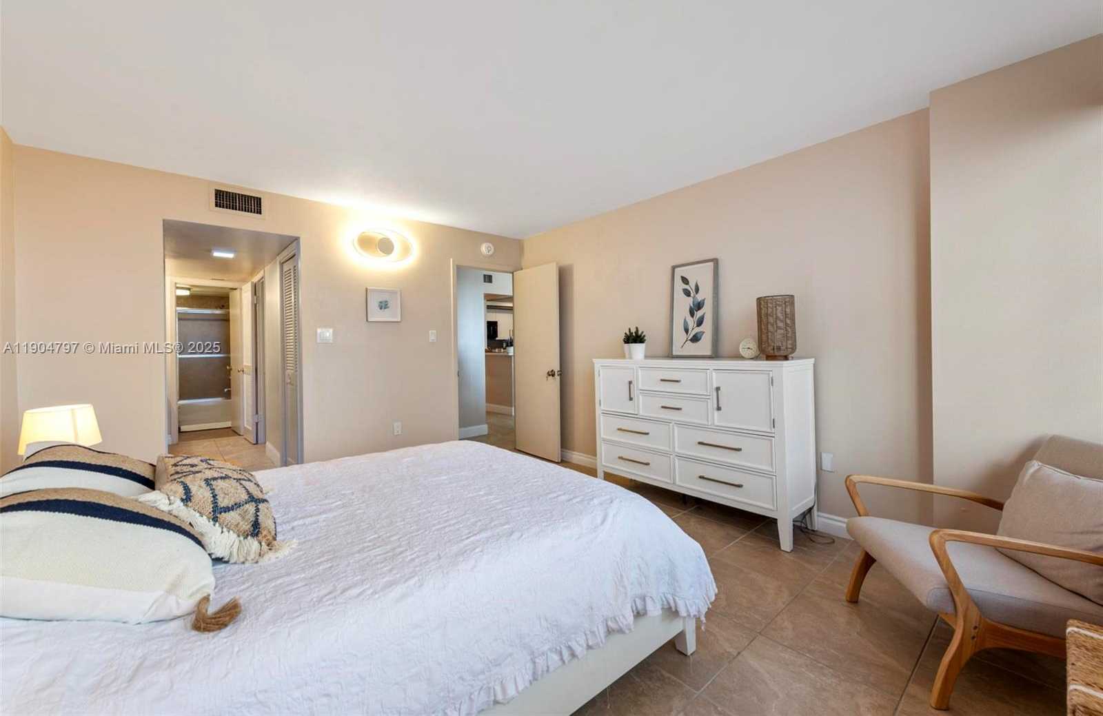 Small Image of 18061 BISCAYNE BLVD #303, Aventura Number 21