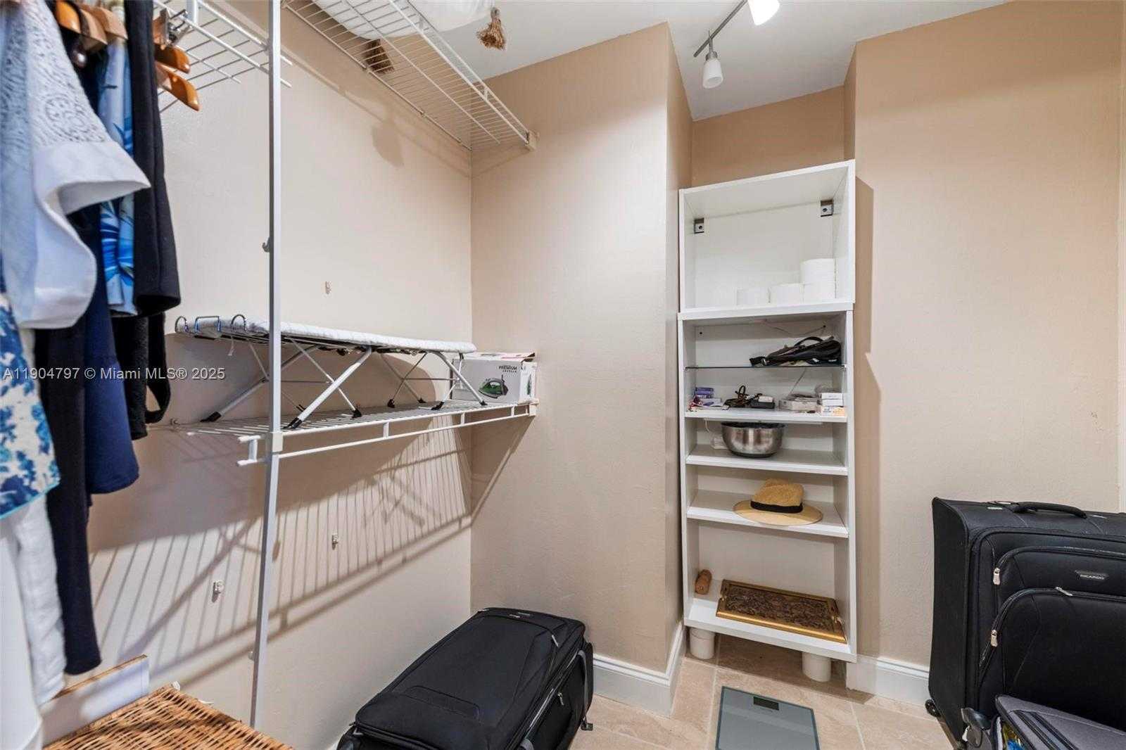 Small Image of 18061 BISCAYNE BLVD #303, Aventura Number 23