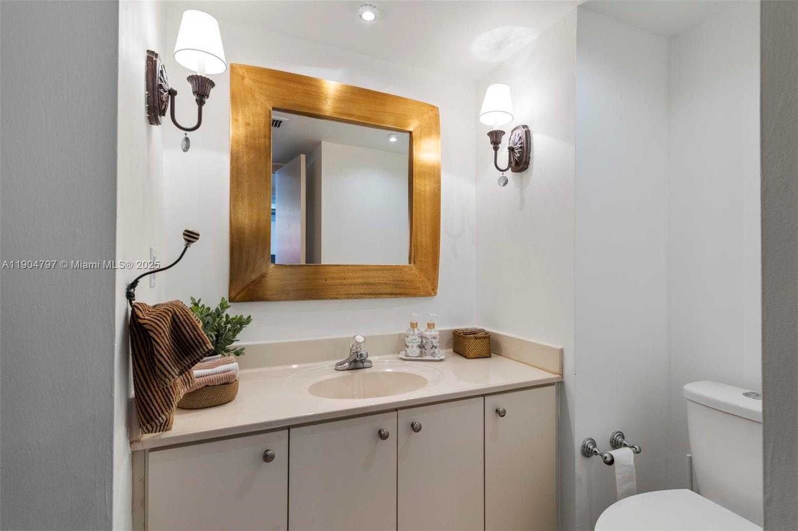 Small Image of 18061 BISCAYNE BLVD #303, Aventura Number 26