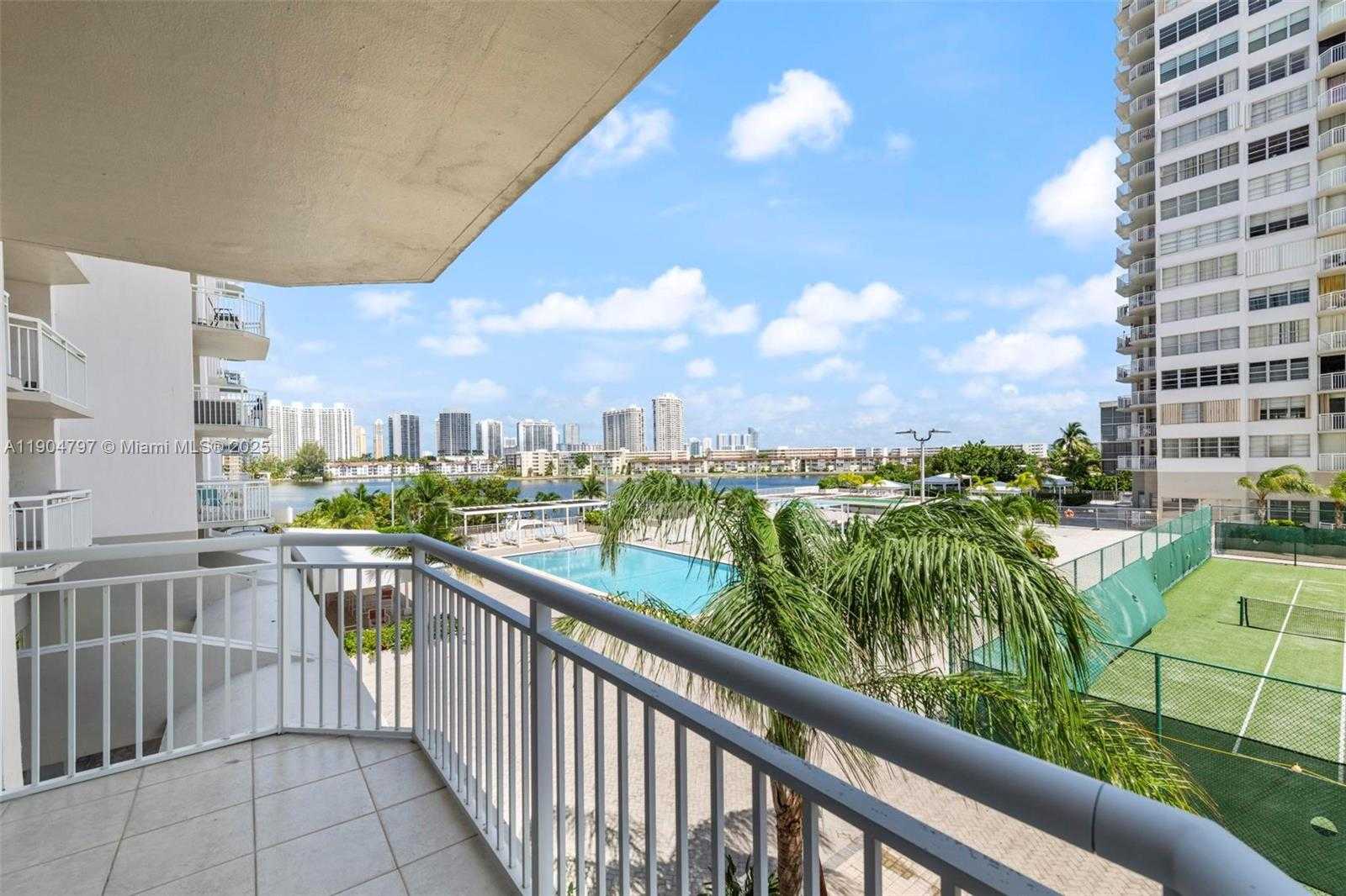 Small Image of 18061 BISCAYNE BLVD #303, Aventura Number 29