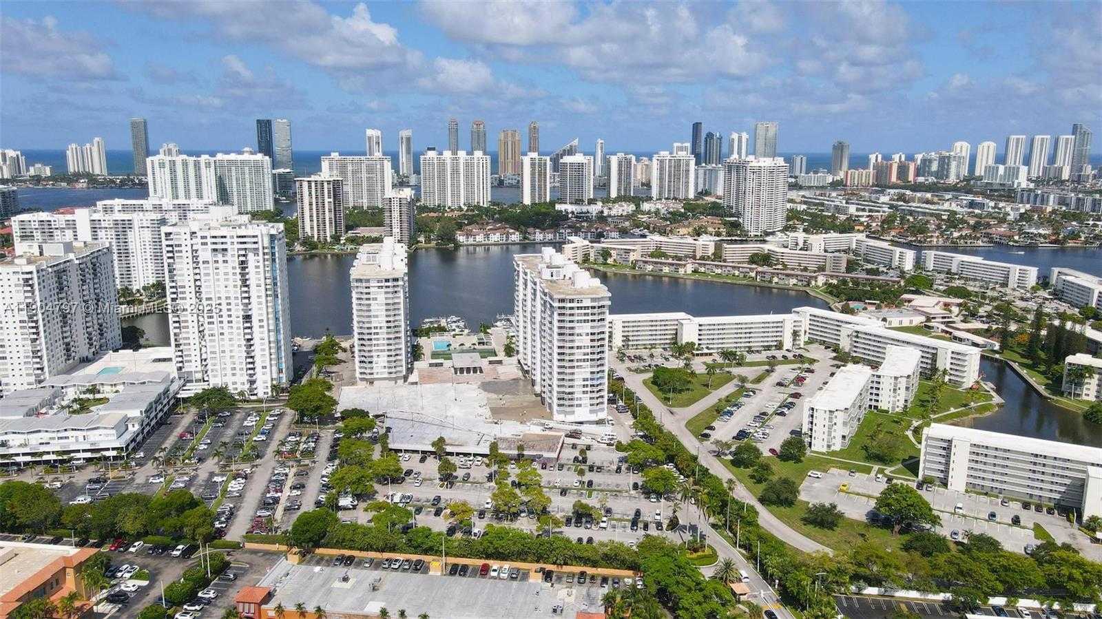Small Image of 18061 BISCAYNE BLVD #303, Aventura Number 33