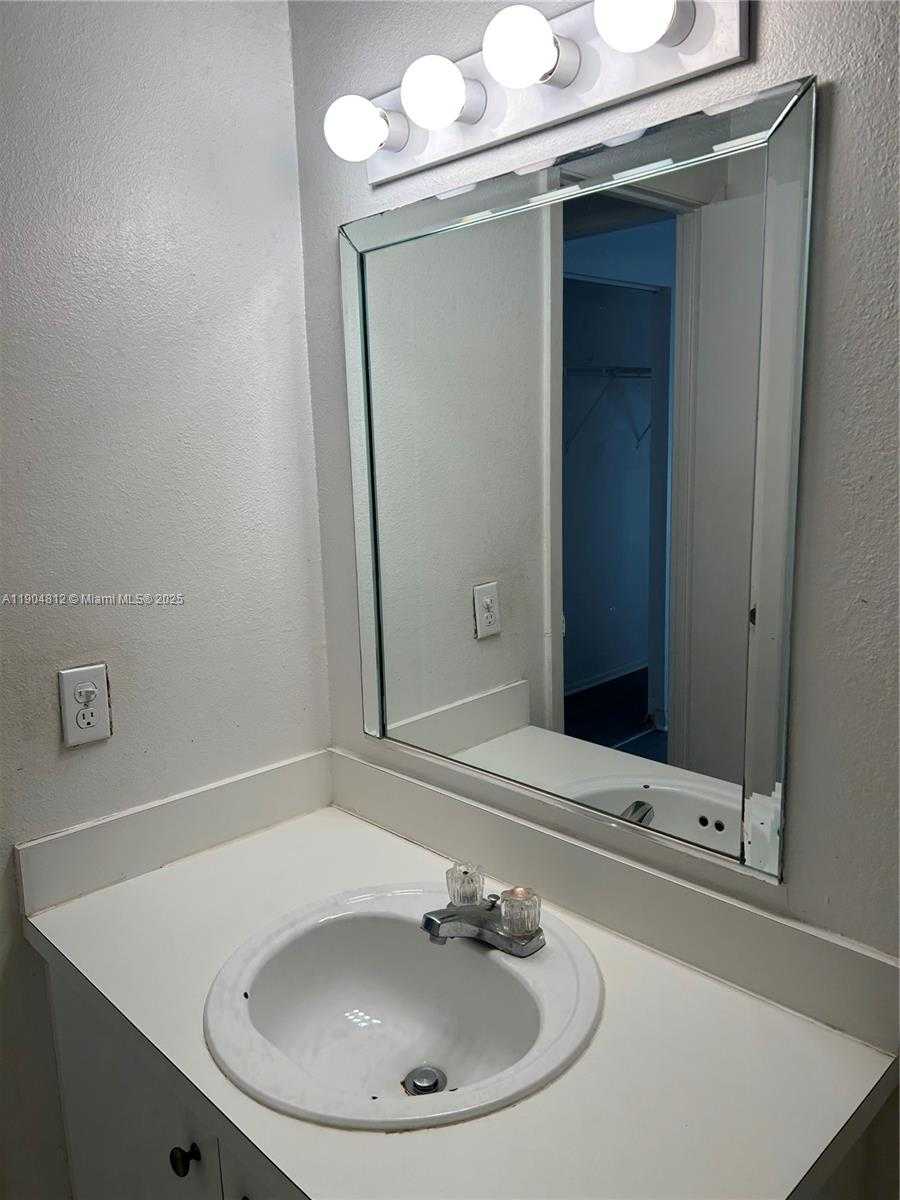 Small Image of 18101 NORTH WEST 68TH AVE #B205, Hialeah Number 11