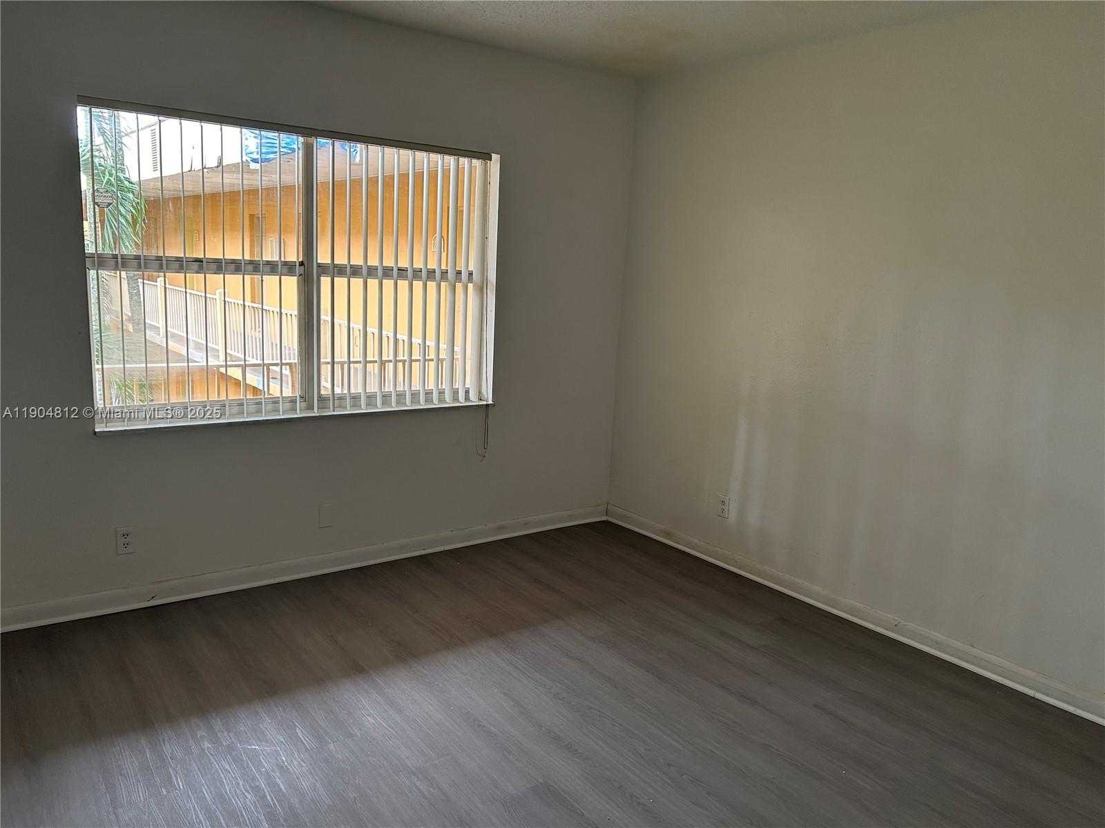 Small Image of 18101 NORTH WEST 68TH AVE #B205, Hialeah Number 3