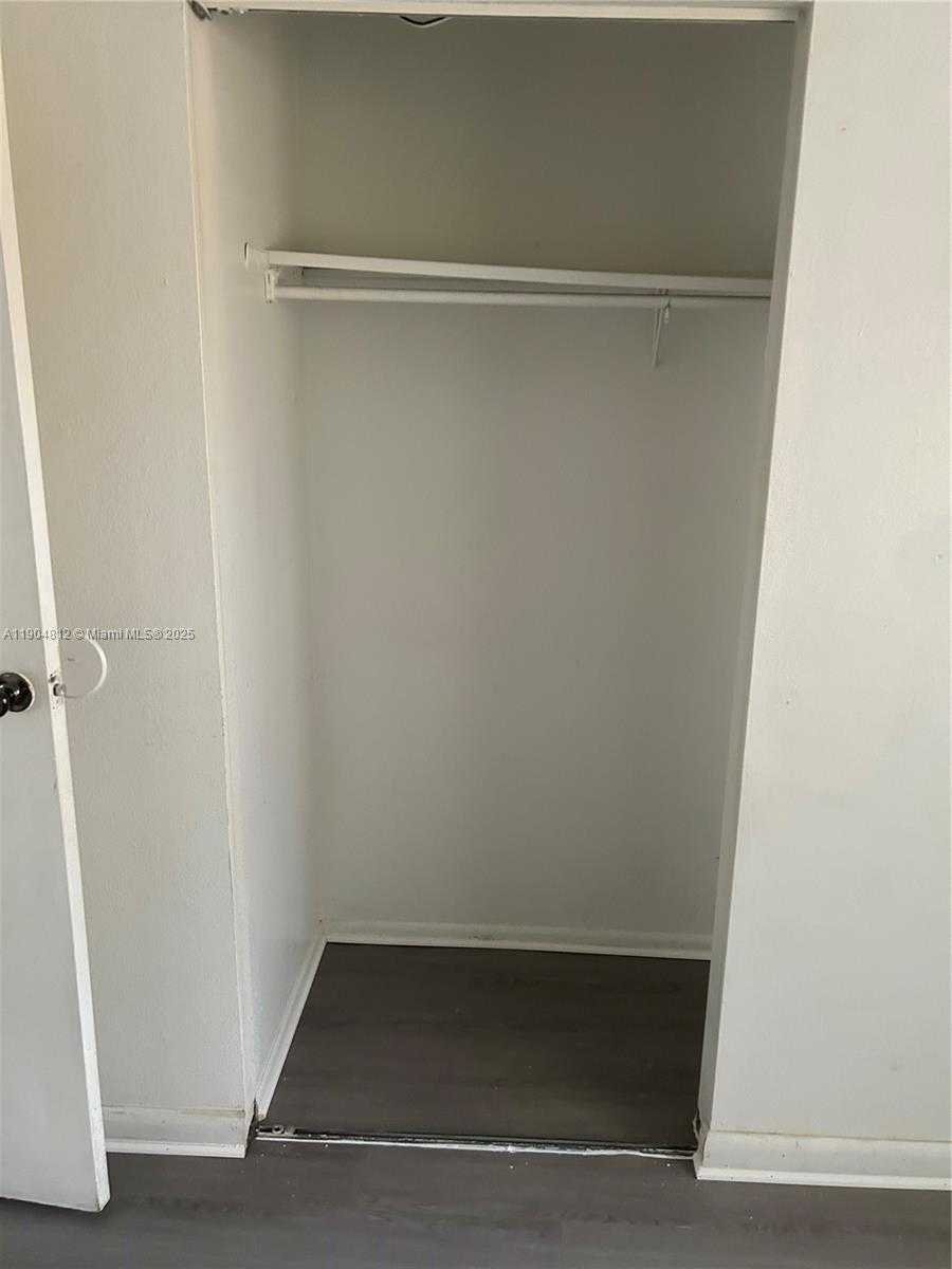 Small Image of 18101 NORTH WEST 68TH AVE #B205, Hialeah Number 4