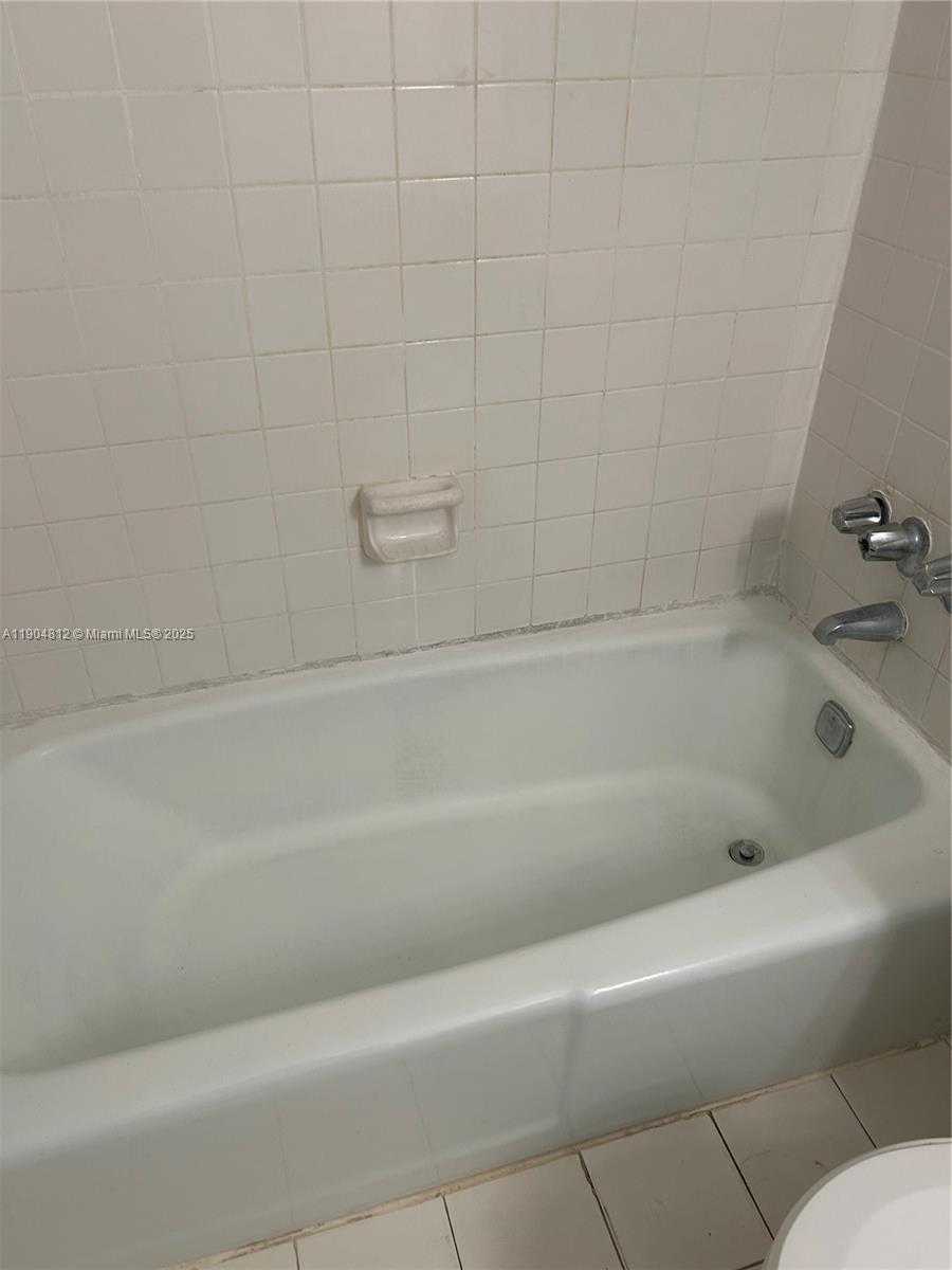 Small Image of 18101 NORTH WEST 68TH AVE #B205, Hialeah Number 6