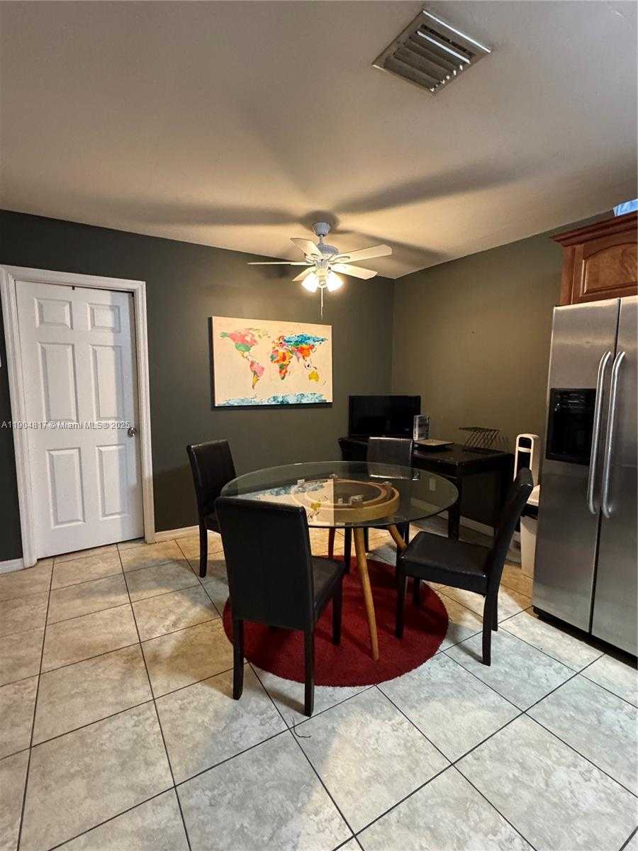 Small Image of Hollywood Number 2