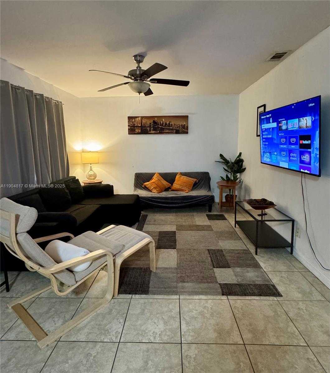 Small Image of Hollywood Number 3