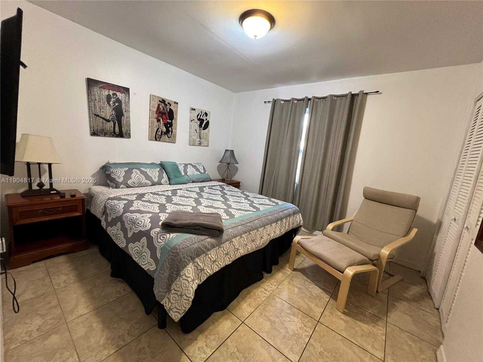 Small Image of Hollywood Number 6