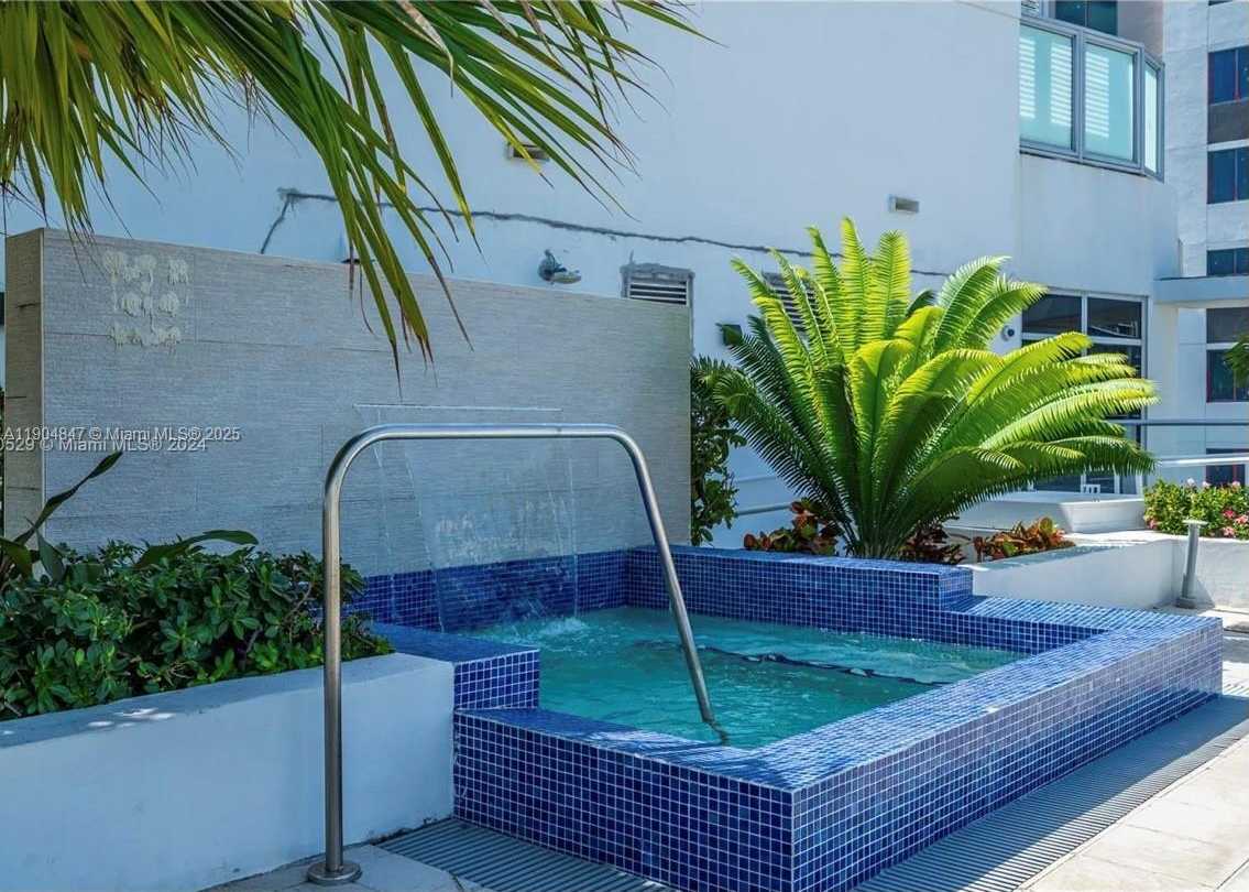 Small Image of Miami Number 15