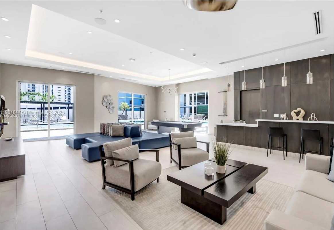 Small Image of Miami Number 18