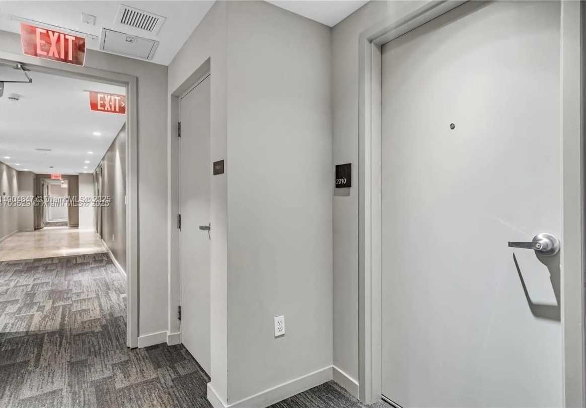 Small Image of Miami Number 19