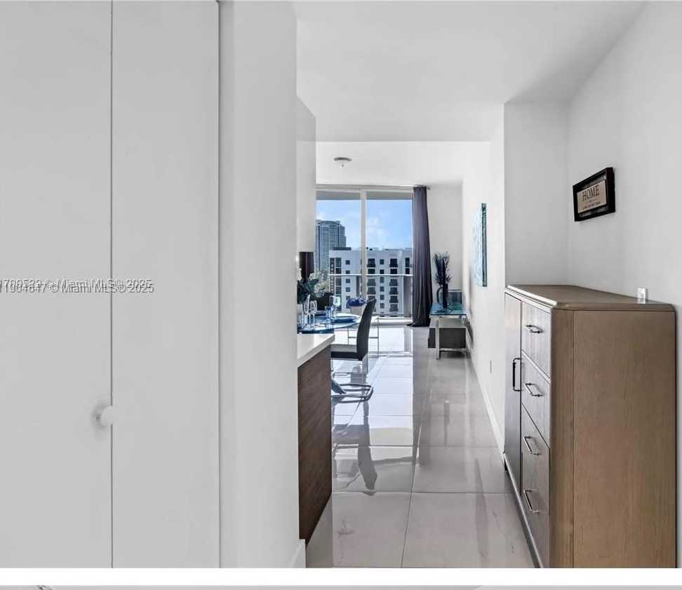 Small Image of Miami Number 4