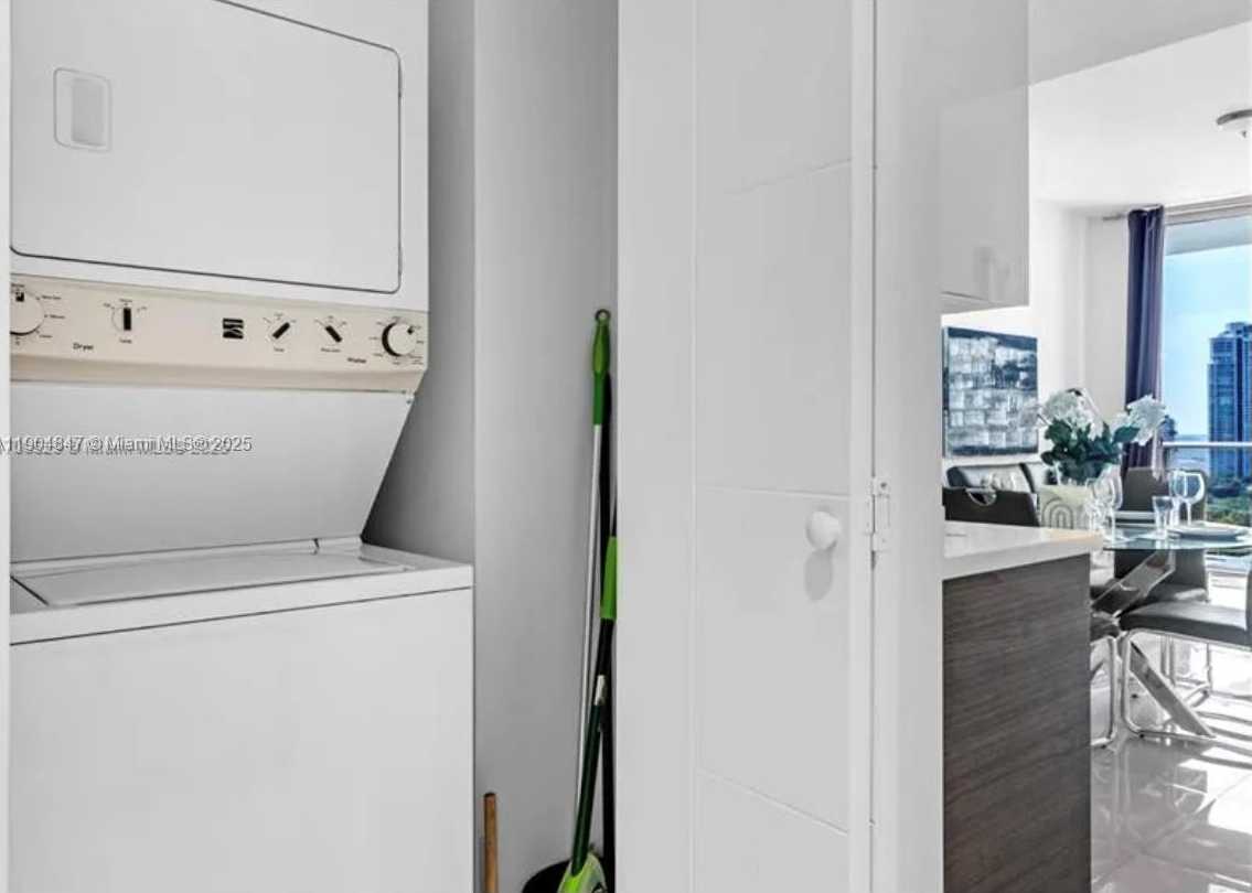 Small Image of Miami Number 6