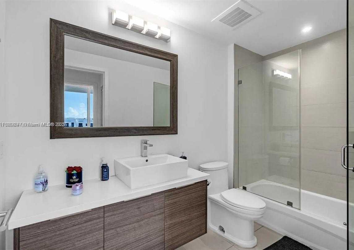 Small Image of Miami Number 8