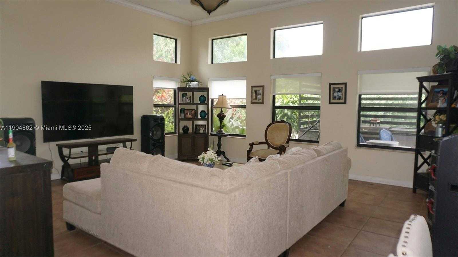 Small Image of 12965 SOUTH WEST 197TH ST, Miami Number 15