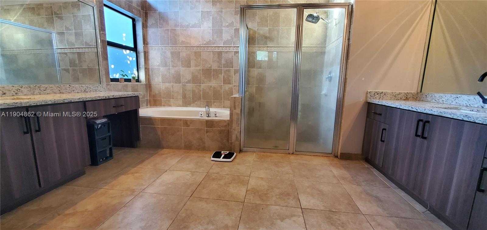 Small Image of 12965 SOUTH WEST 197TH ST, Miami Number 17