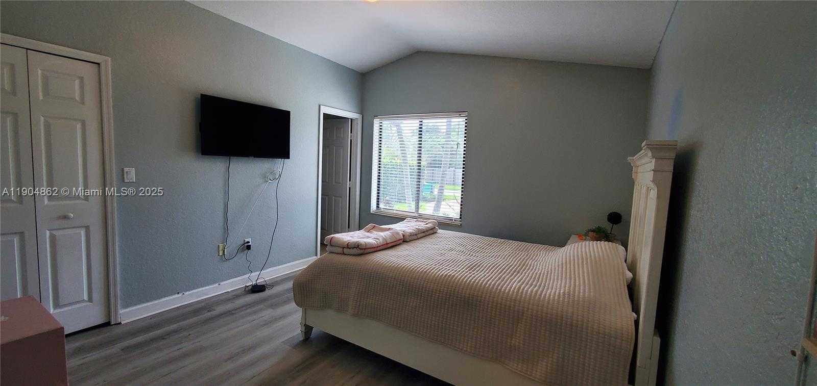 Small Image of 12965 SOUTH WEST 197TH ST, Miami Number 20